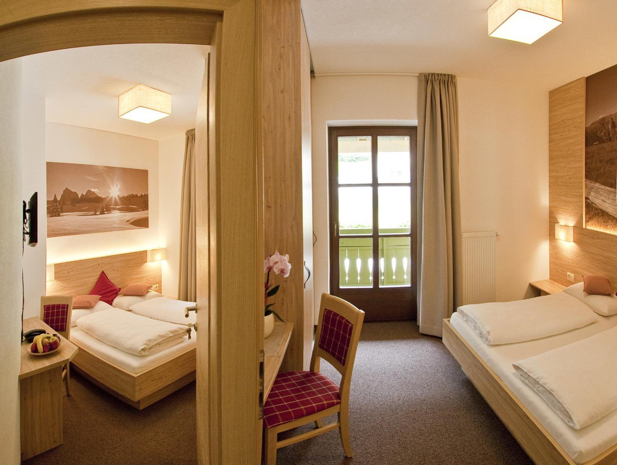 Anewandter Historic Hotel Brunico Room photo